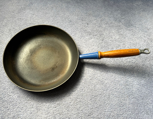 Creuset cast iron enamel - le,