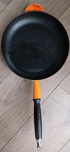 Vintage creuset cast - creuset, iron