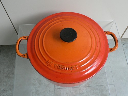 Creuset cast round iron - creuset,