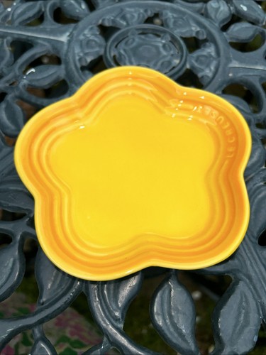 Small bright yellow creuset - bright,