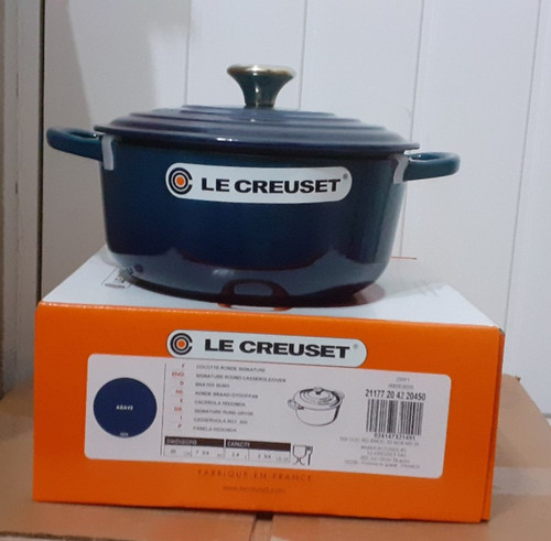 Creuset signature cast iron - le,
