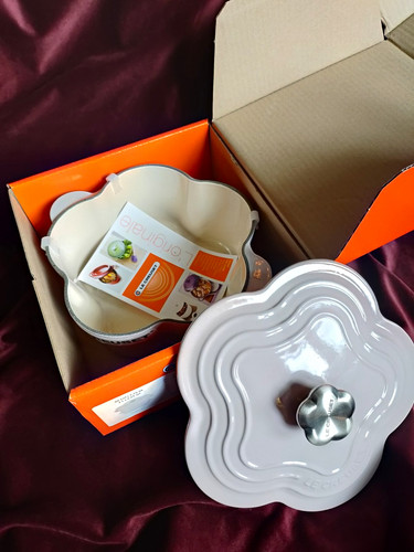 Discontinued creuset flower - discontinued, le