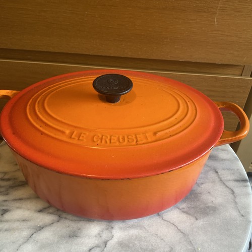 Vintage creuset cast iron - le,
