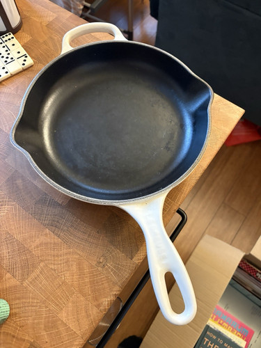 Creuset signature cast iron - creuset,