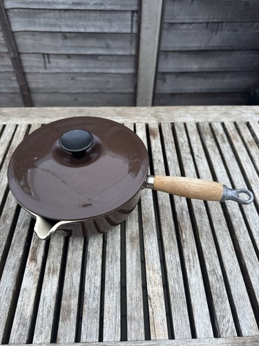 Vintage creuset cast iron - le,