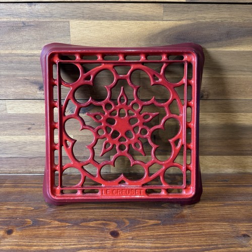 Creuset trivet cerise red - le,