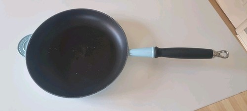Creuset 26cm cast iron - le,