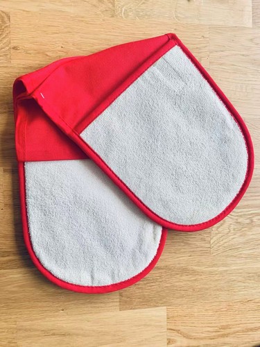 New creuset oven gloves 4 - new,
