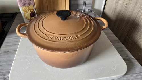 Vintage creuset cast iron - le,