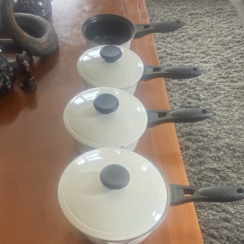 Creuset saucepans set - set, of