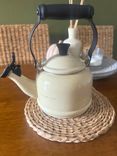 Creuset whistling stove - whistling, top