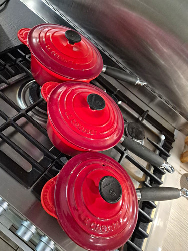 Creuset signature cast iron - cast,