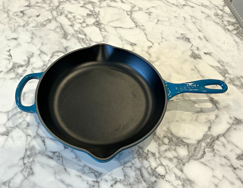Creuset signature cast iron - signature,