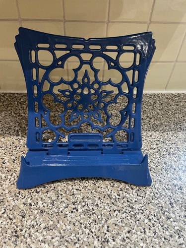 Creuset cookbook stand - la,
