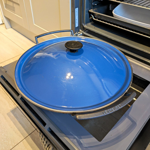 Creuset signature cast iron - creuset,