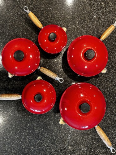 Creuset red piece - le,