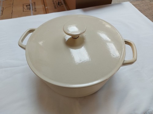 Creuset style cassrole - le, dish