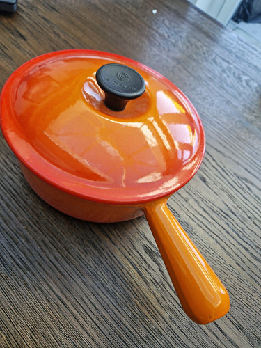 Creuset signature cast iron - creuset,